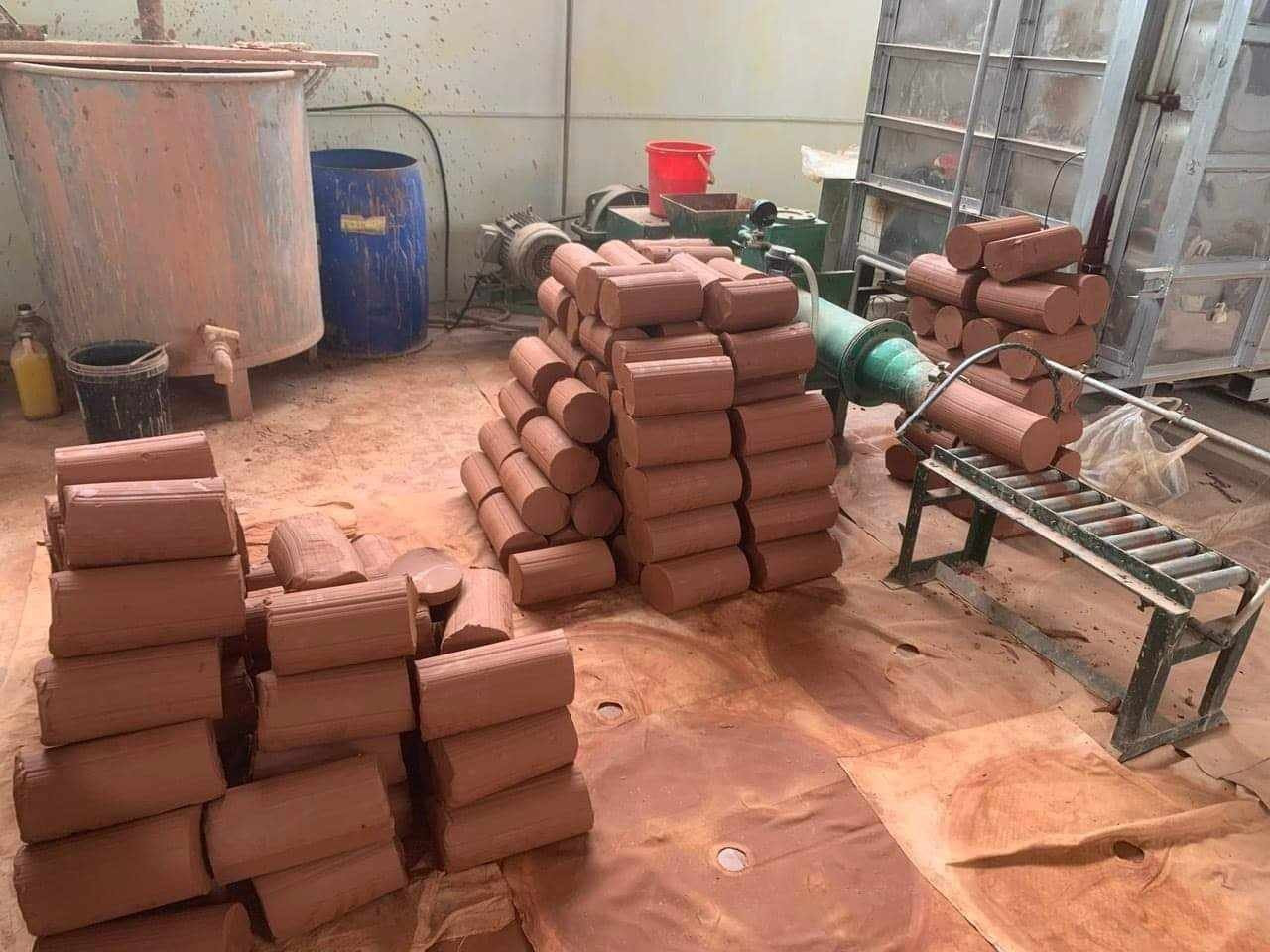 ẨM THỰC GÀ NƯỚNG ĐẤT SÉT dat set